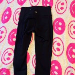 Black lululemon capri leggings